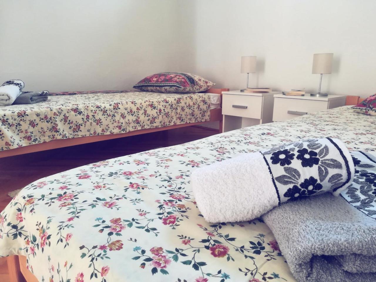 Apartmani La Grande Motte Vrdnik Ngoại thất bức ảnh